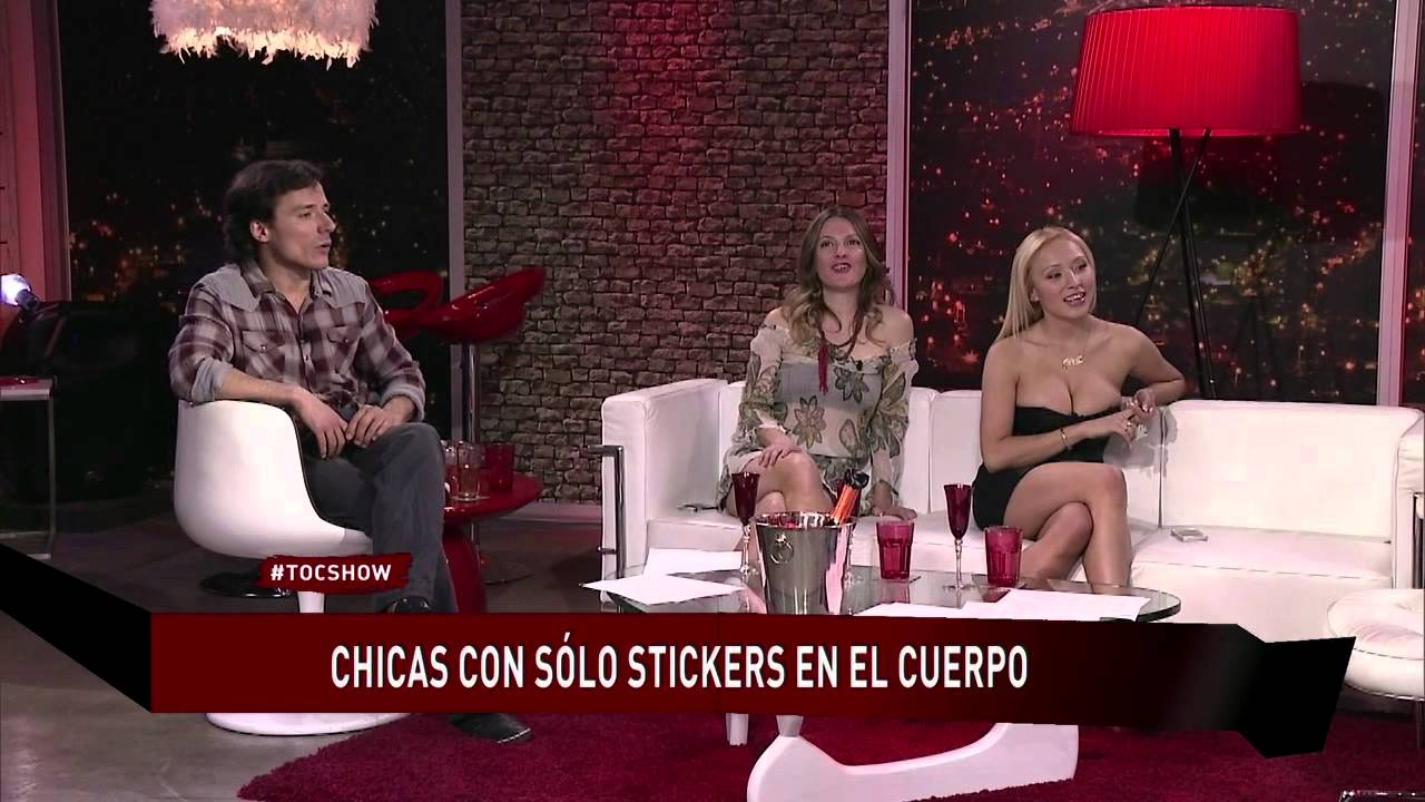 Chicas con sólo stickers en su cuerpo #tocshow