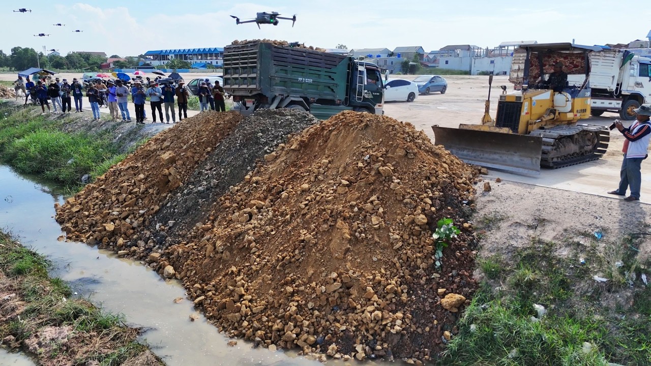 Perfect Working START NEW VIDEO! Driver Powerful Dozer KOMATSU And Dump Trucks Moving stone and soil