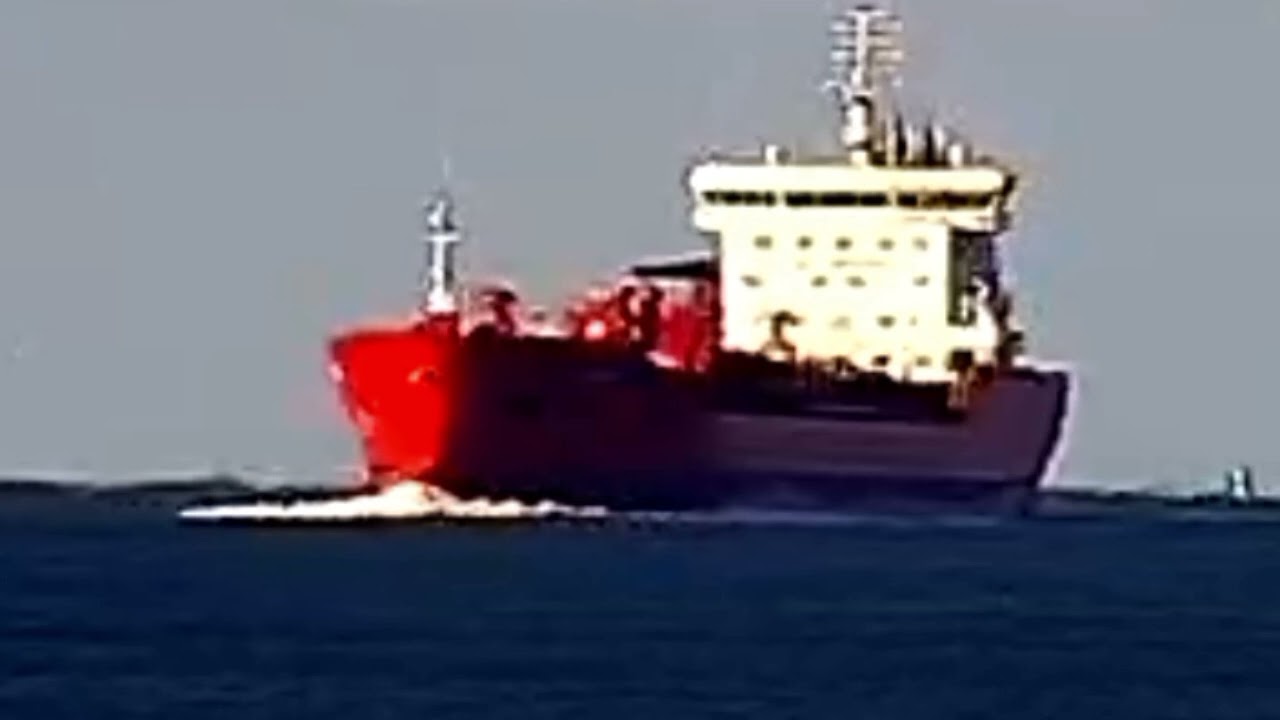 🔴 ПРЯМАЯ ТРАНСЛЯЦИЯ: ТАНКЕР В ШТОРМЕ ЗАПЕЧАТЛЕН НА КАМЕРУ В БАНГКОКЕ.