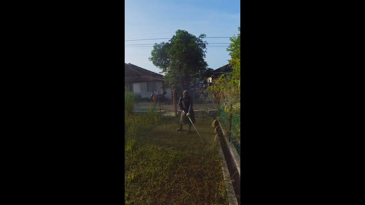 MESIN RUMPUT di Kempadang Kuantan