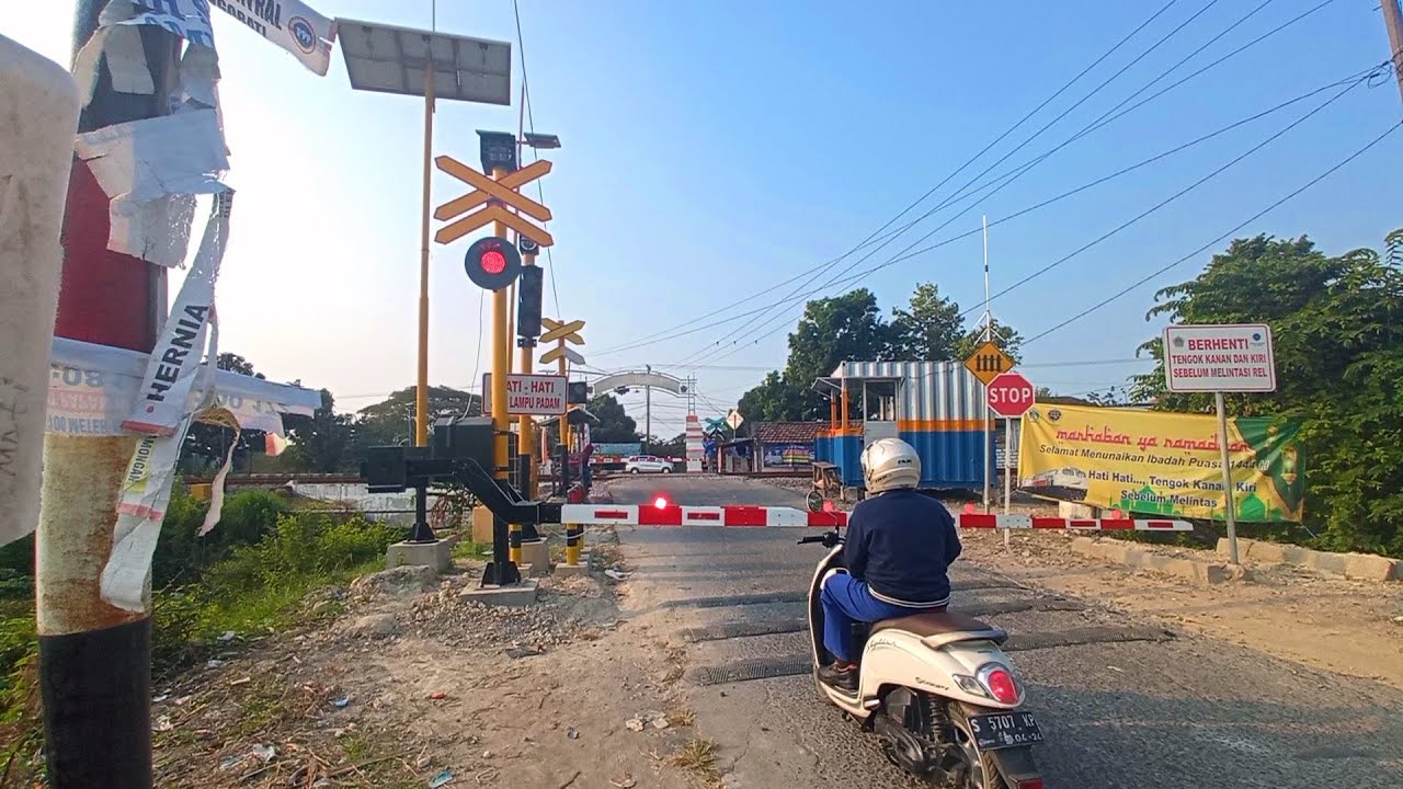 [BARU] Perlintasan KA Desa Tumapel Gresik