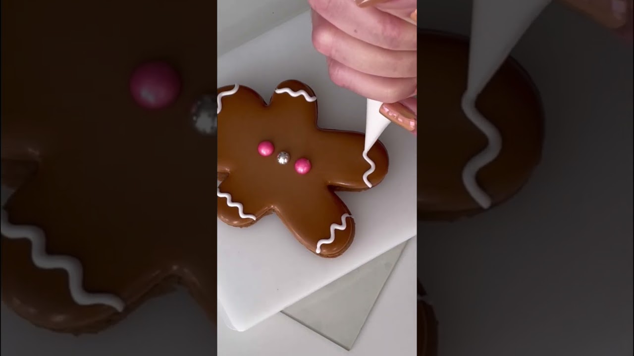 #Gingerbread cookies 🤎 would you eat these or are they too cute to eat?