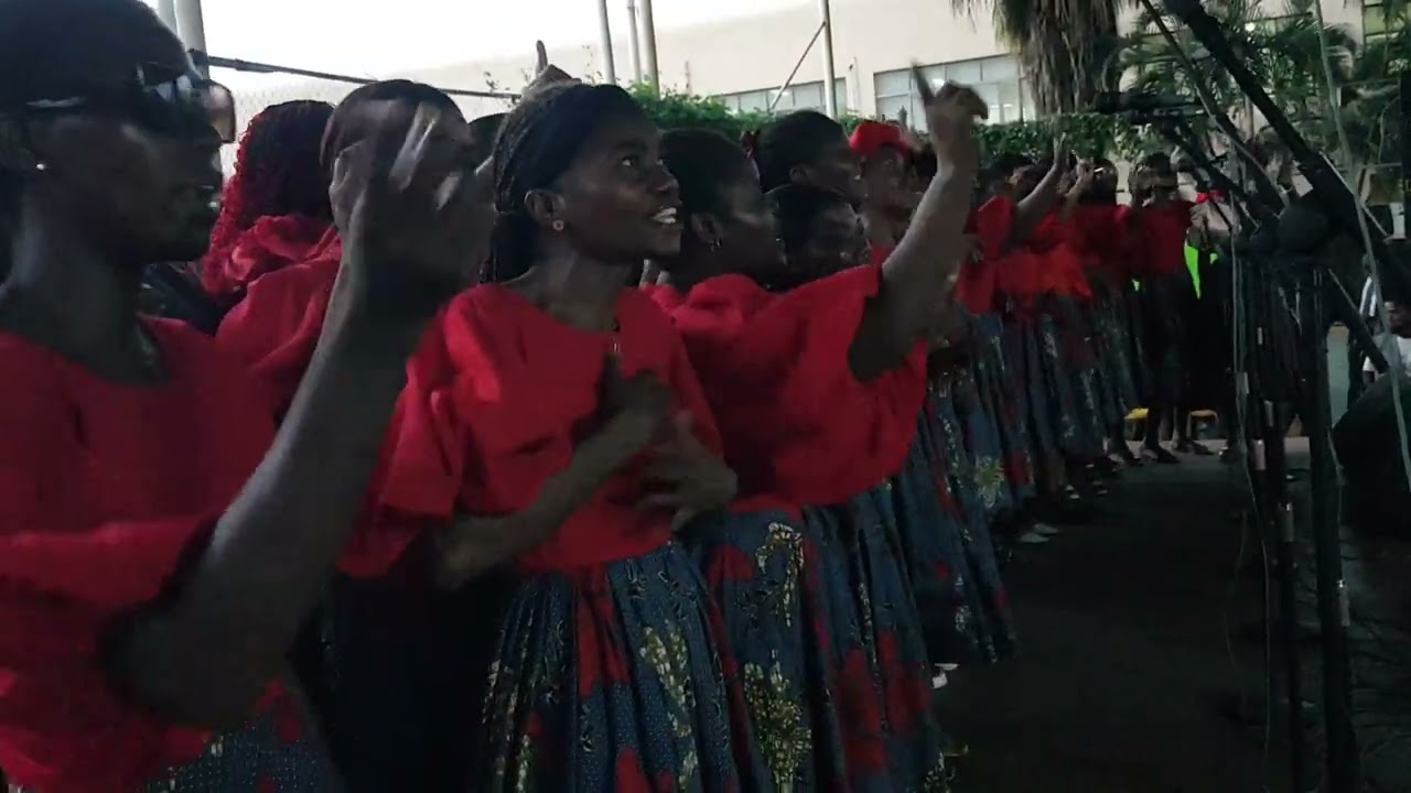 Dom Izé Coro B Luanda