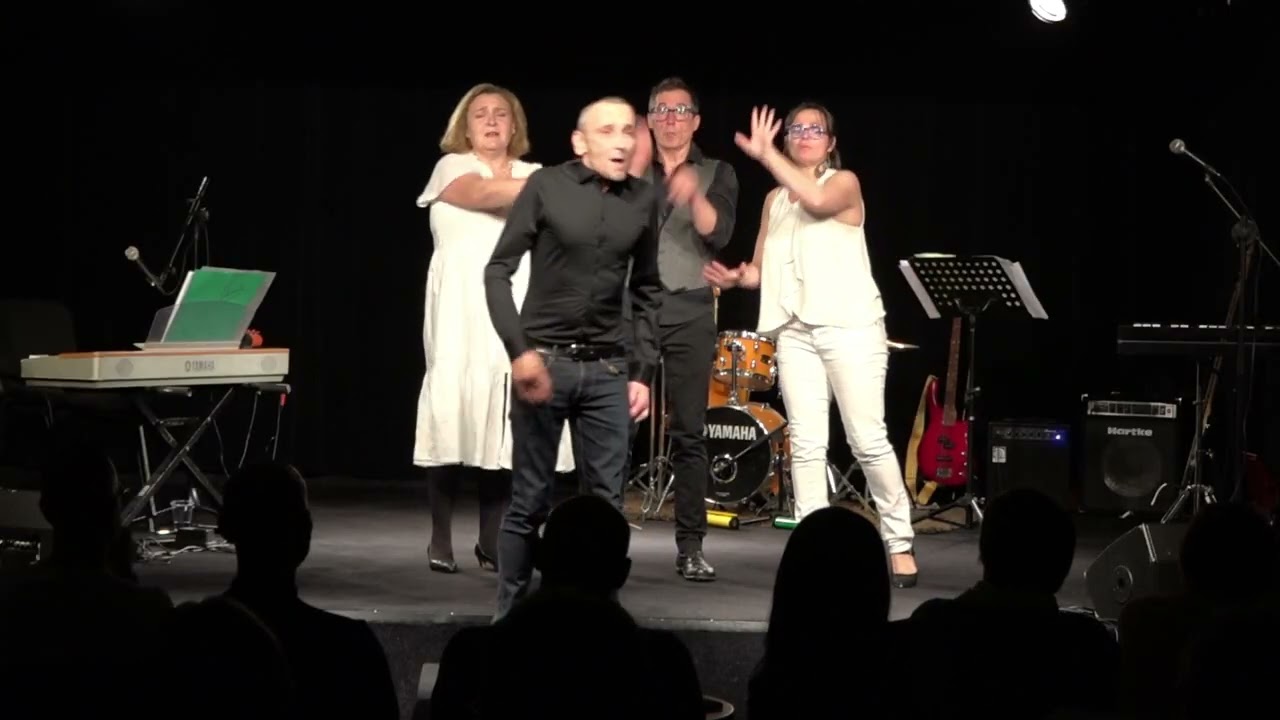 Les débiliteux chante un Rhapsodie Bohémienne du groupe Reine