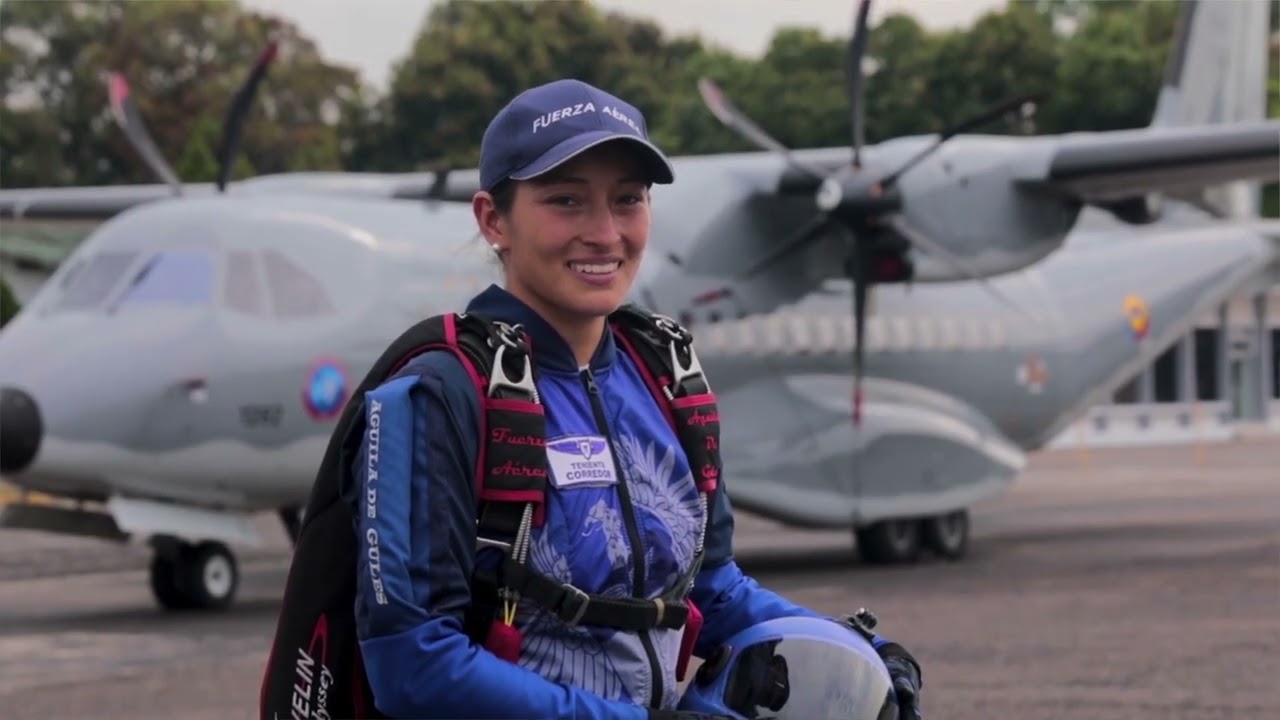 Fuertes y Valientes, mujeres de su Fuerza Aérea Colombiana.