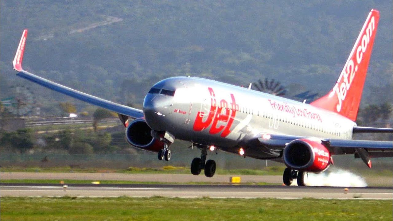 Mallorca Turbulent low speed landing during strong gusty crosswind at Palma de Mallorca airport