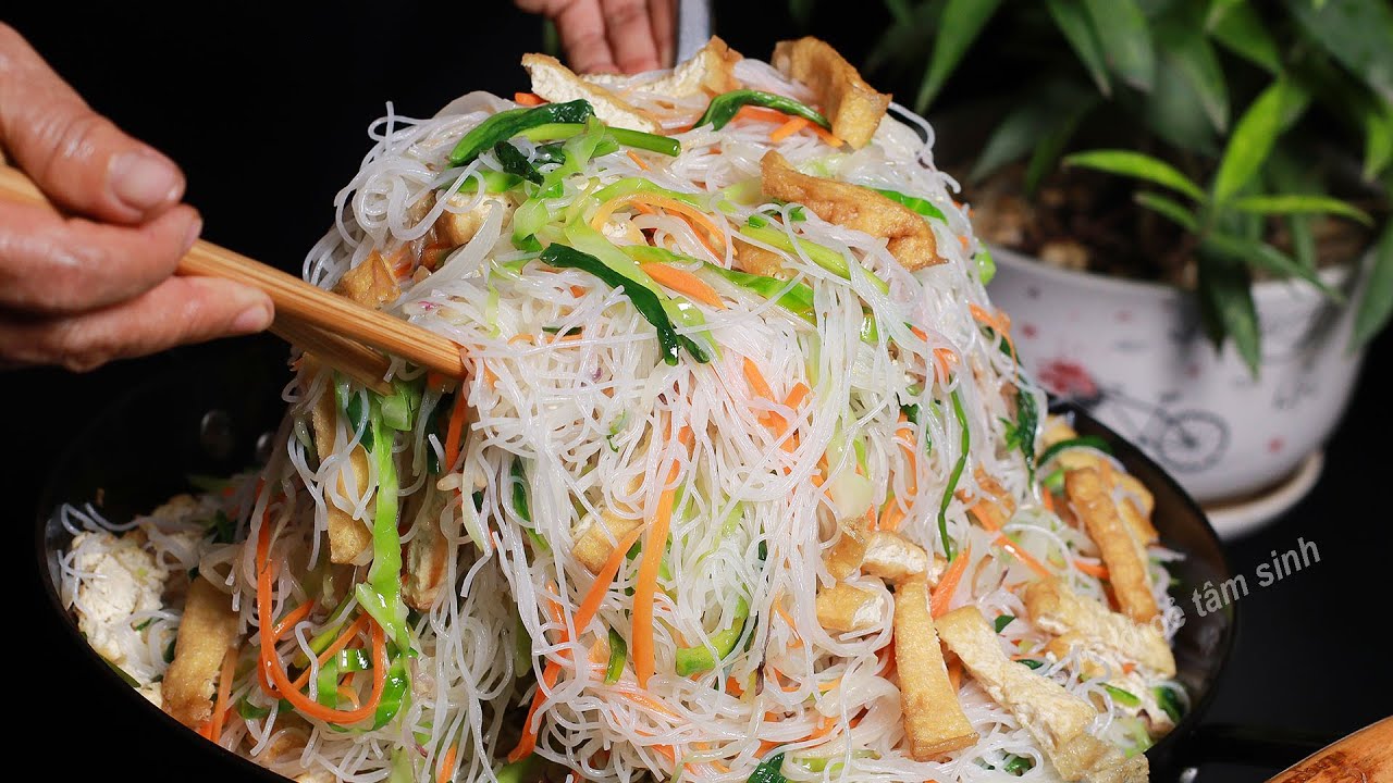 Dì Hai chia sẻ Bí Quyết làm Bún Gạo Xào Chay vừa ngon lại đẹp mắt