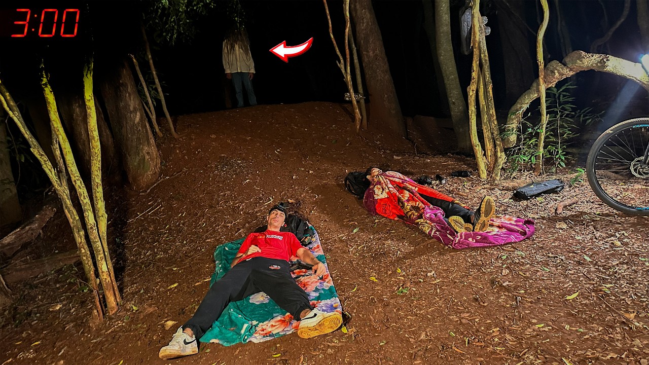 Dormindo Sozinhos na Floresta do T&uacute;nel com Tempestade e Fomos Vigiados as 3:00 da Madrugada