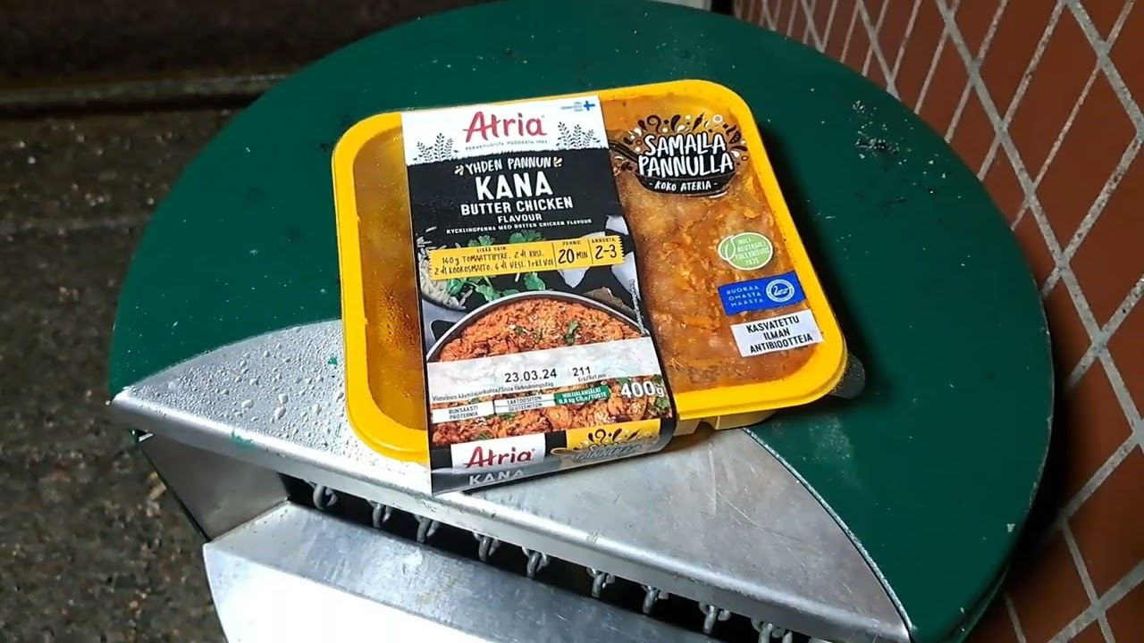 В центре Хельсинки рушаться дома, Финны выбрасывают продукты на мусор в Хельсинки.Прогулка по району