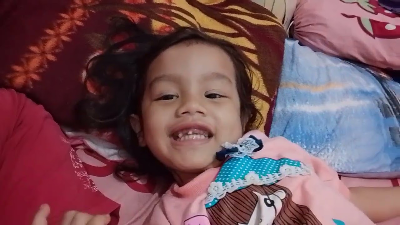 Awalnya bikin video sama Nayya sambil ketawa-ketawa, endingnya ngambek.. 🙈🙈