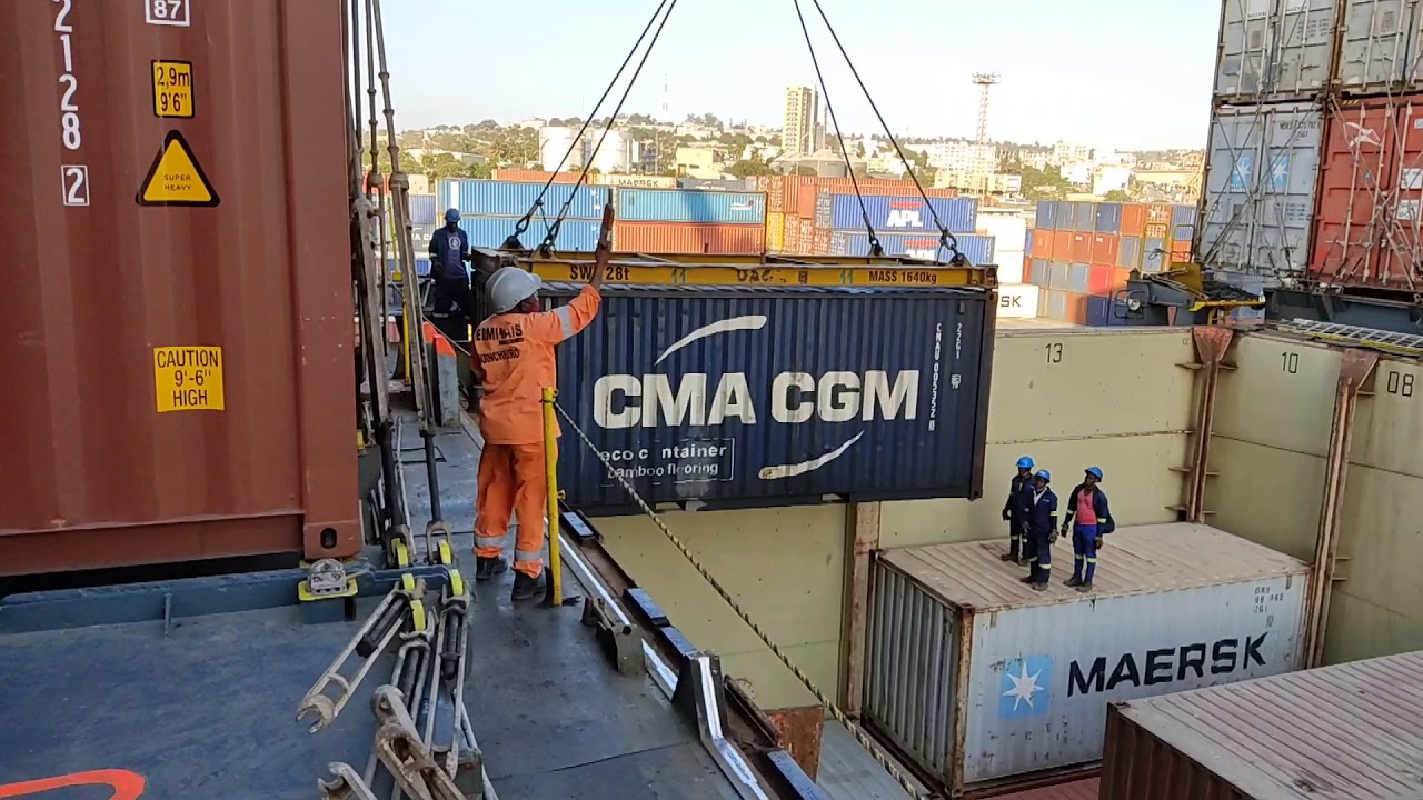 (SAFETY OR NOT SAFETY) THE RISKY LIFE OF THE STEVEDORES.