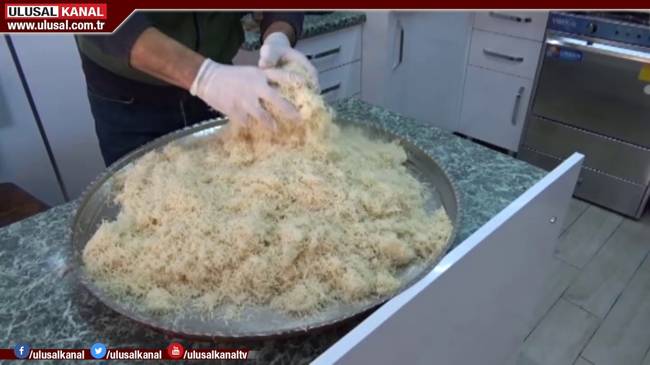 Hatay'da tarihi mekanda künefe keyfi