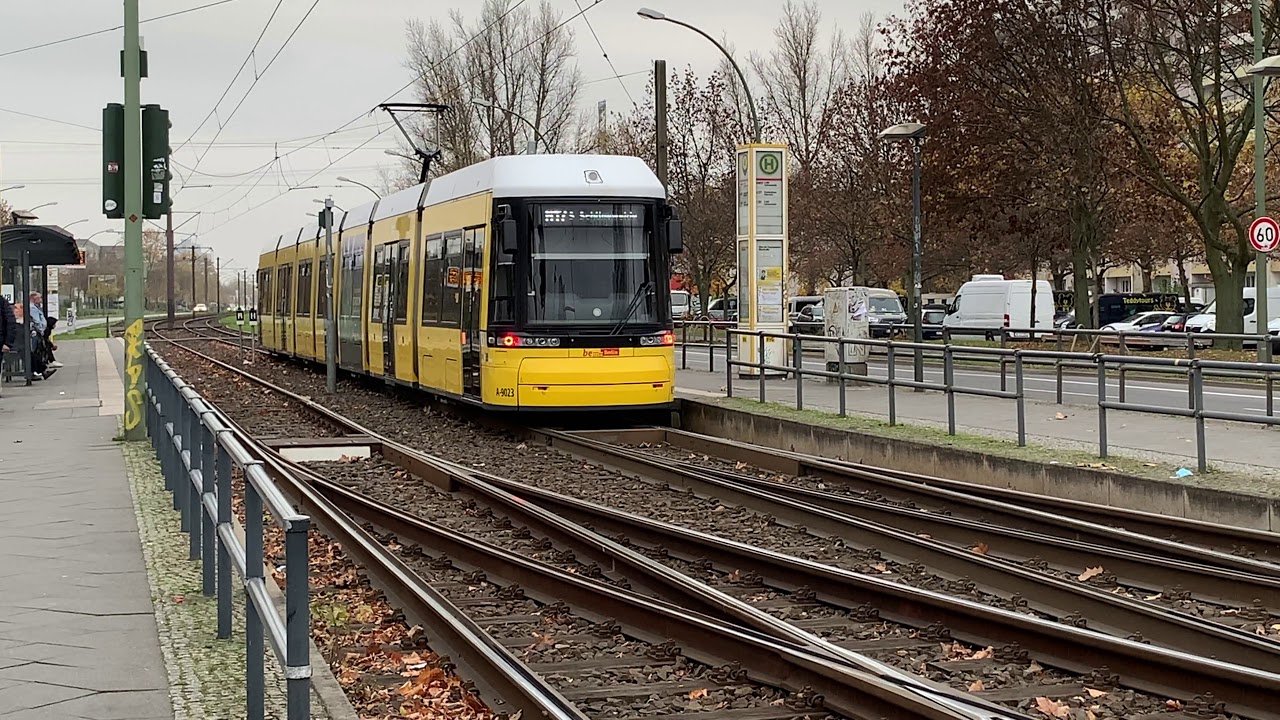Straßenbahnen in Berlin - Viel Verkehr an der Bezirksgrenze