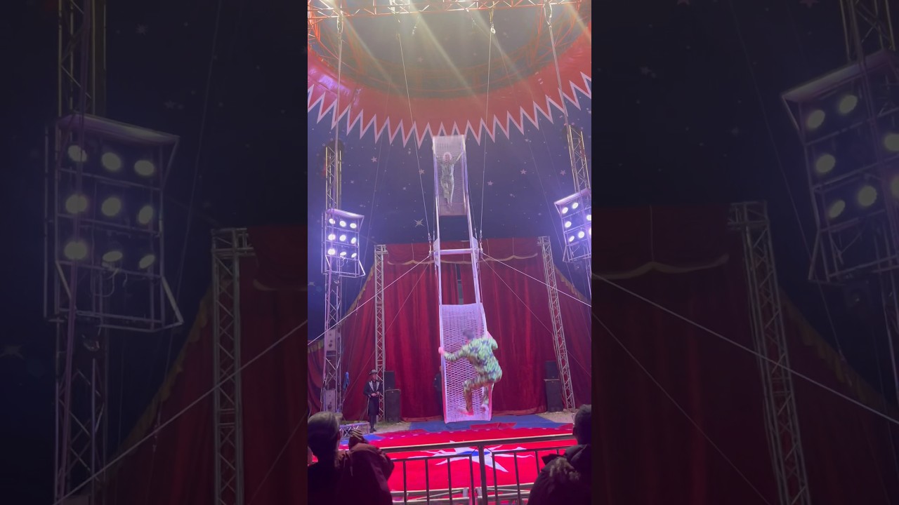 Perfomer loses his balance and falls of the wheel! #circus #fail #dangerous #vlog