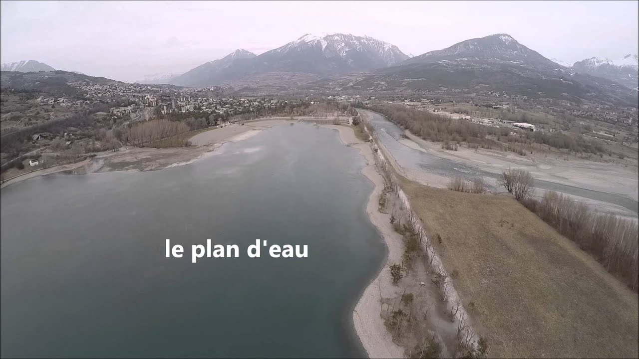 Embrun, le plan d'eau par temps gris