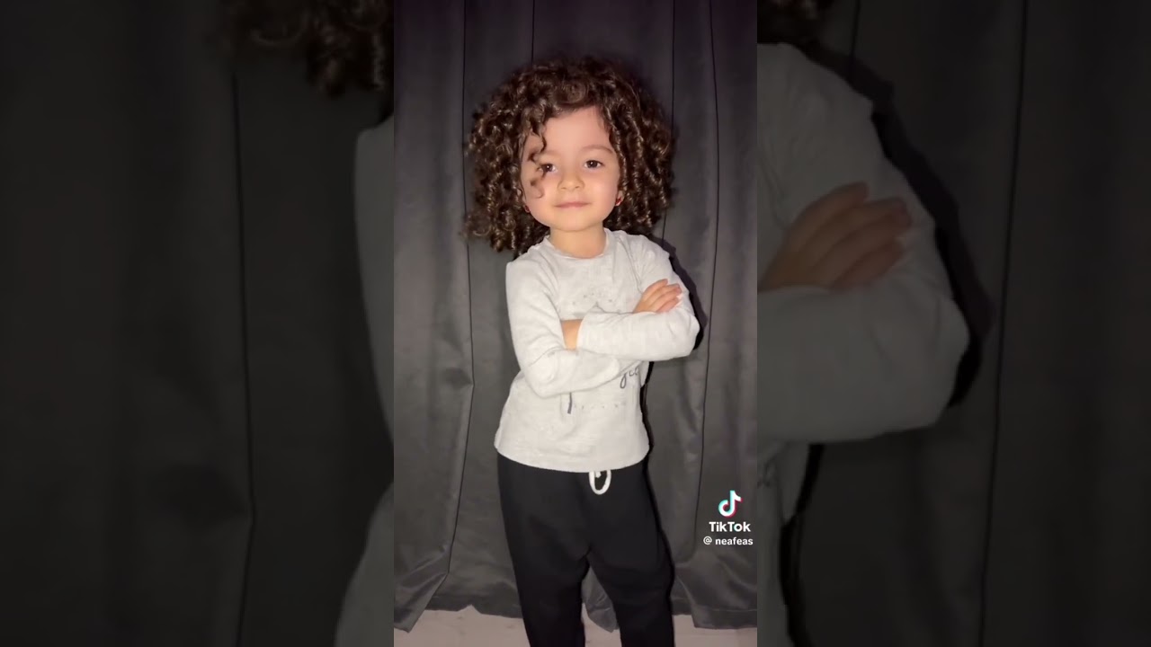 Gente achei esse v&iacute;deo dessa menininha dan&ccedil;ando,ela &eacute; muito fofa