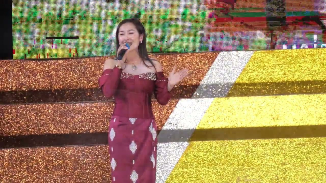 กราบขอพรปู่ศิลา สิริจันโท  ກາບຂໍພອນປູ່ສິລາ ສິລິຈັນໂທ ศิลปิน รับเชิญ เวที ศิลปินภูไท   รอนนี่ นิรันดร