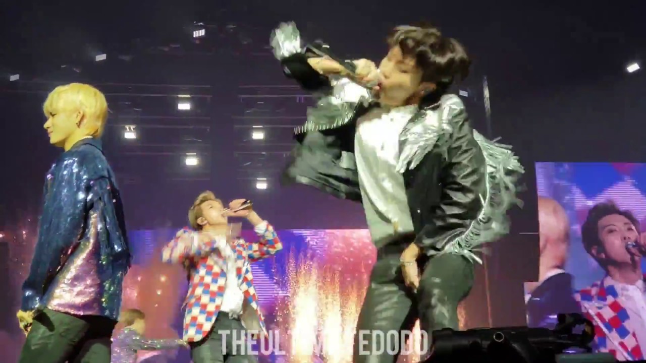 180920 Attack on Bangtan Medley @ BTS 방탄소년단 Love Yourself Tour in Hamilton Fancam 직캠