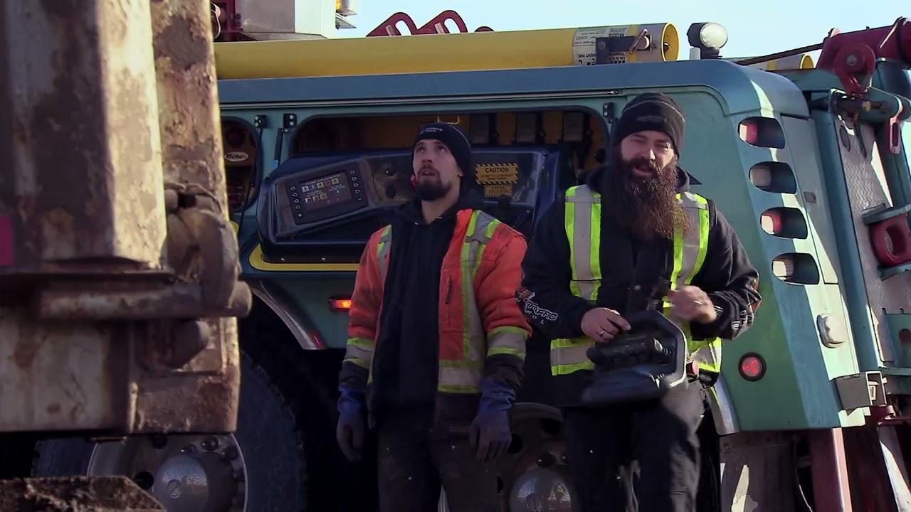 Upside Down Dump Truck Alligator Mouth Recovery | Highway Thru Hell