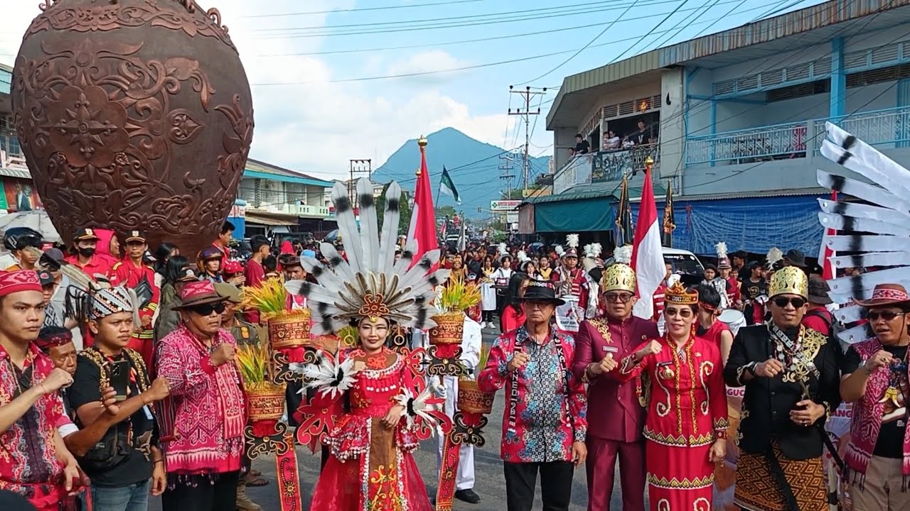 Pesona warisan budaya GAWE DAYAK NAIK DANGO 2025 singkawang