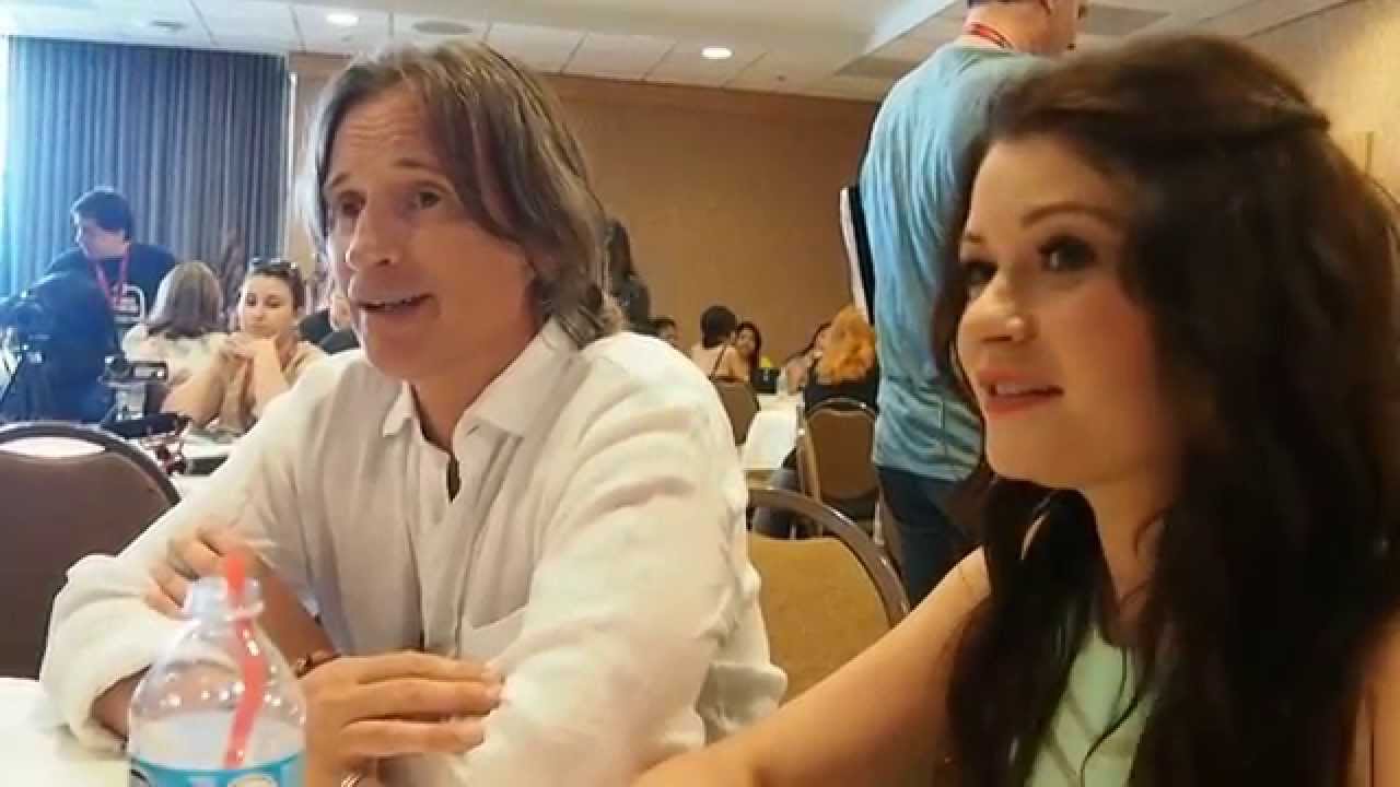 Robert Carlyle and Emilie De Ravin 