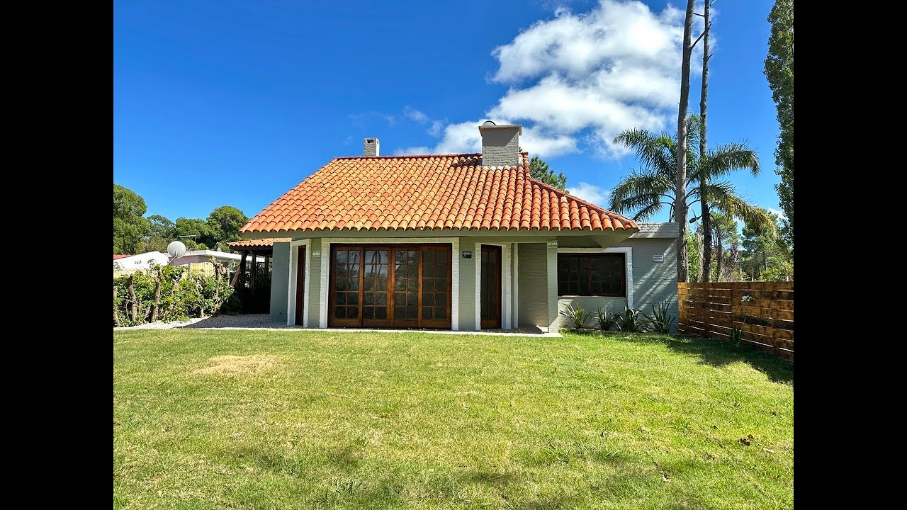 Casa en venta. San Francisco, Piriápolis. - 300 metros de la playa. 3 dormitorios, 3 baños.