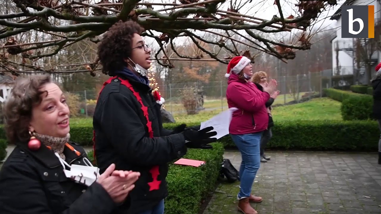 Gospelchor Döörper Church Bells singt im Altenheim [broeltal.de]