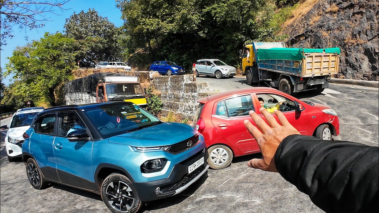 BROKEN DOWN TRUCK CAUSES JAM ON HAIRPIN BEND | Helping to Clear the Traffic