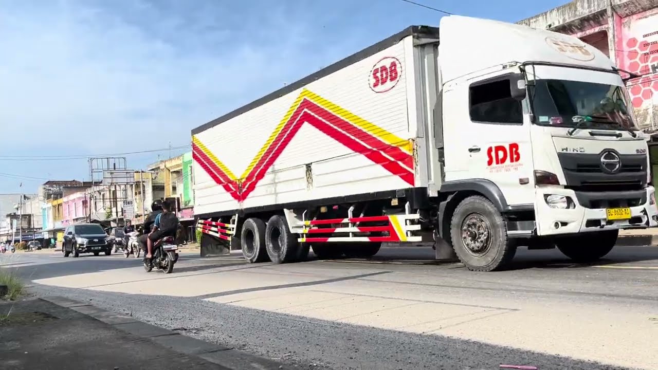 CCTV JALANAN || Aktifitas kendaraan Truk Logistik jalan lintas timur Sumatera