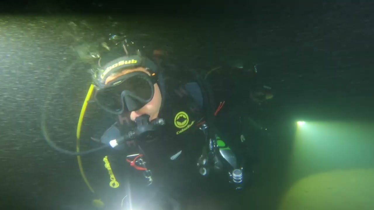 Buceando en el lago Villarrica, Pucon.