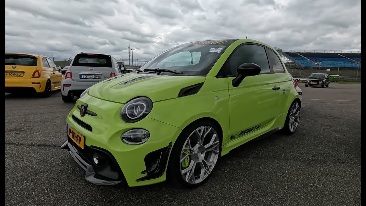 Viva Italia 28 April 2024 aanwezige Fiat 500 en de Fiat Abarth 500.