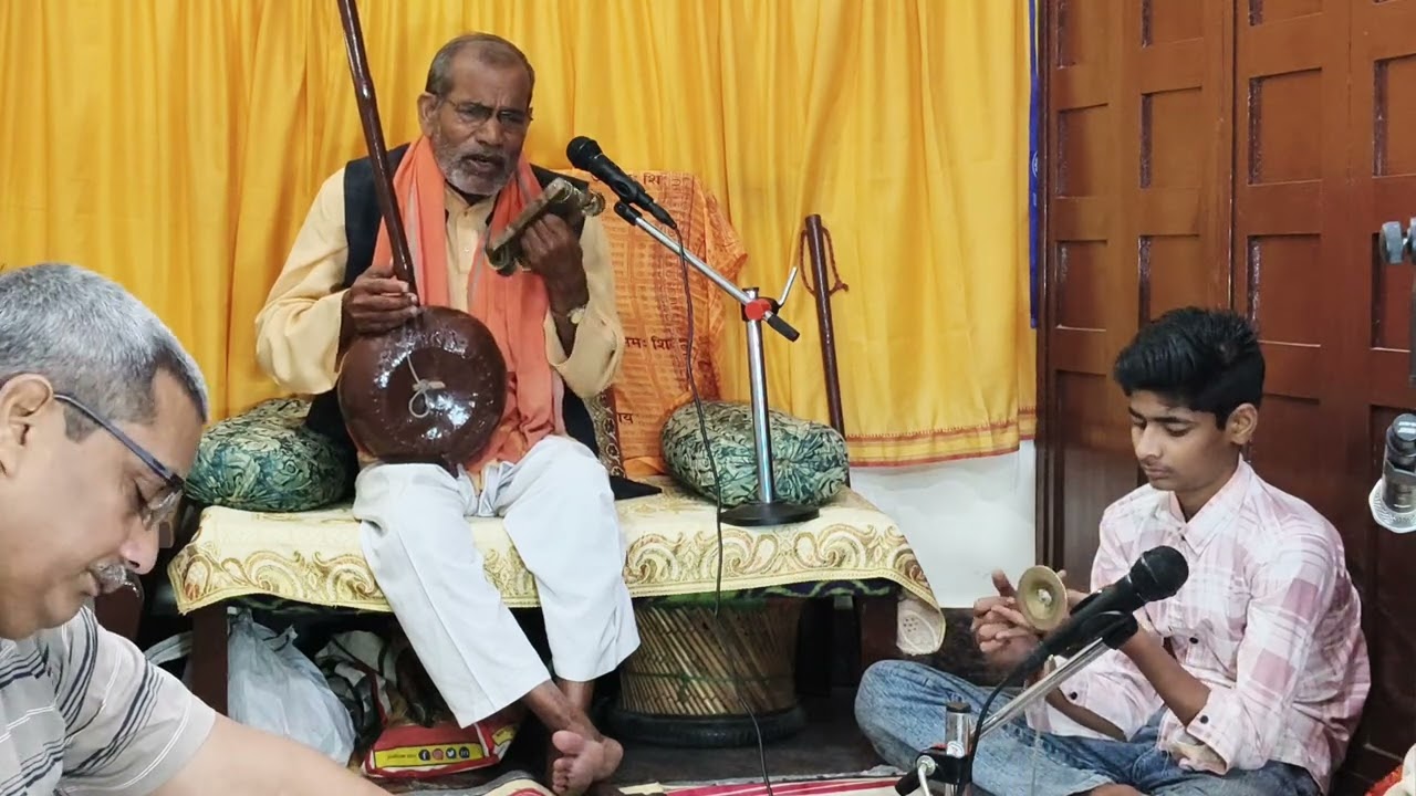 Satguru Piya Meri rang De chunariya.  Baba Bheem Giri Maharaj
