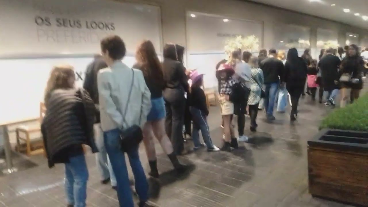 Fila para o show da Ana Castela no Suhai music hall no shoppings spmakiting