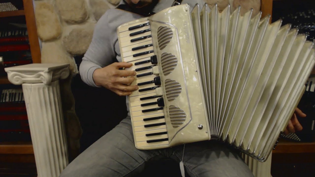 3118 - Cream Galanti Piano Accordion LMM 41 120 $699