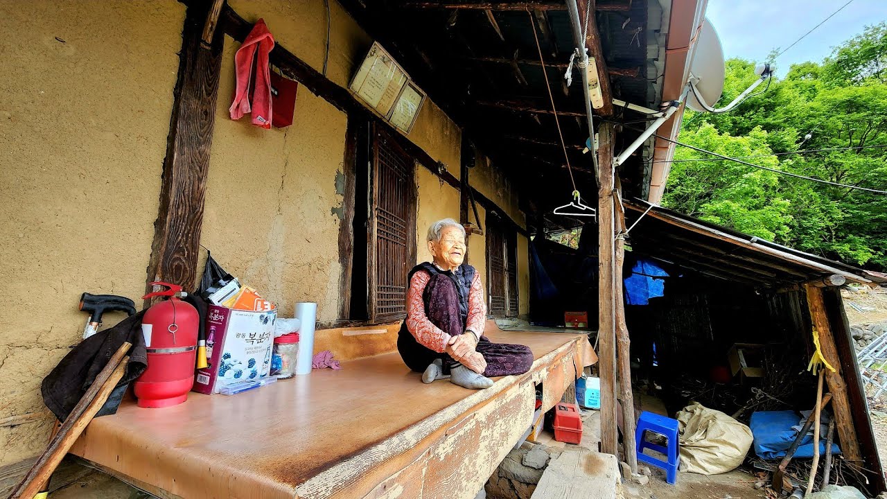 봉화 청량산 절벽위 텅빈마을 100년도 넘은집에 90세 노모 홀로 계시네요  an empty house mountain village Korea 🇰🇷 ♥️