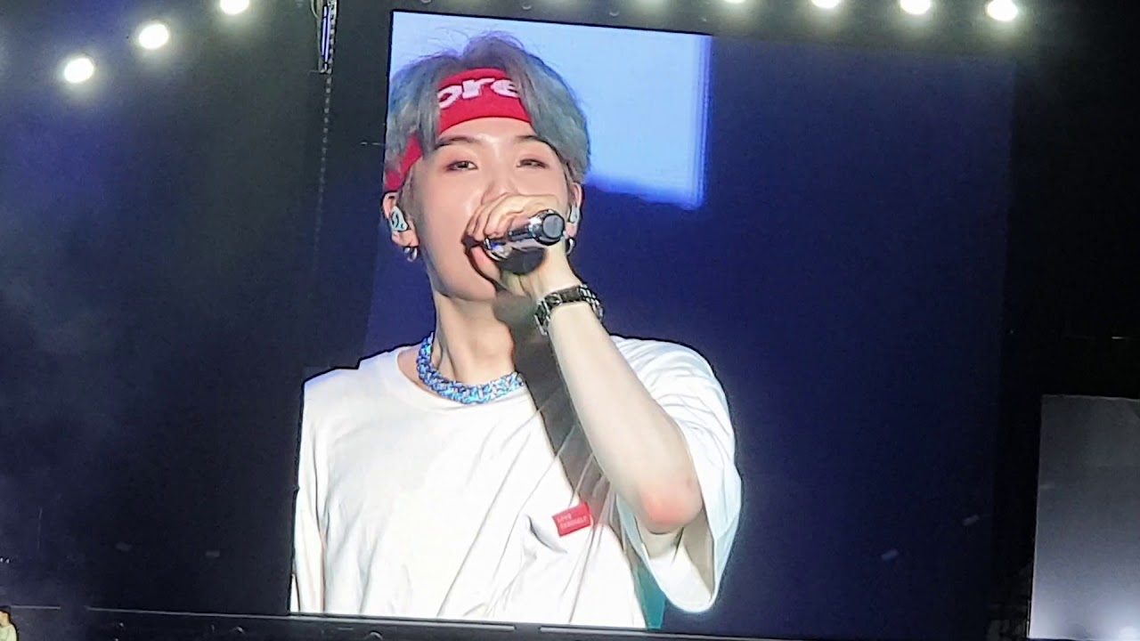 19.1.19 BTS concert in Singapore..talk-time (big screen)