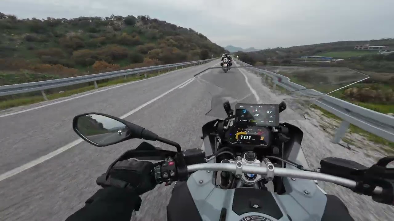 Bergama Akropolis Çıkışı 2 BMW GS Türkiye