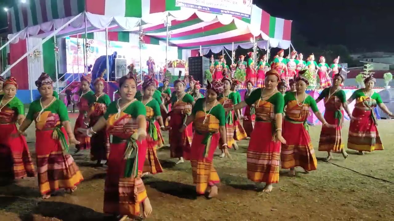 একেলগে ১০০ ওপৰত মহিলাৰ দাৰা ৰাভা জনগোষ্ঠীৰ বহুৰঙী নৃত্য পৰিৱেশন (Dhupdhara)