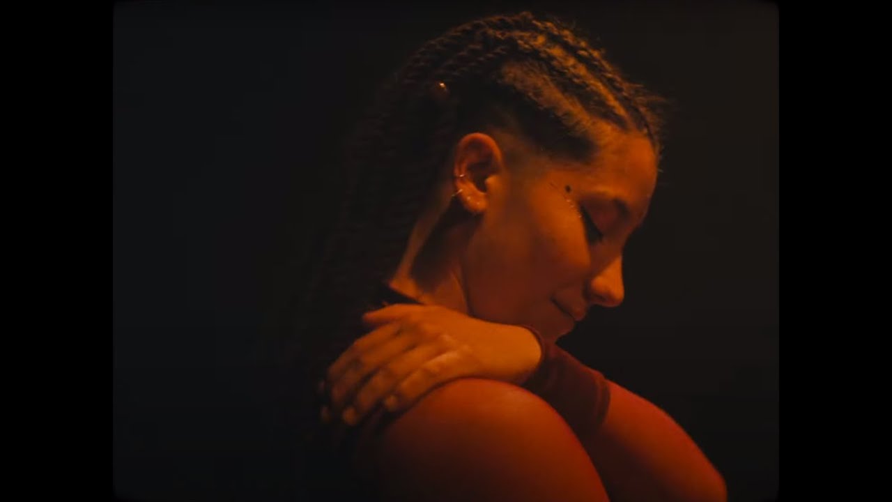 AlmenDra DelPilar- Carácter & Virtud (Video Oficial)