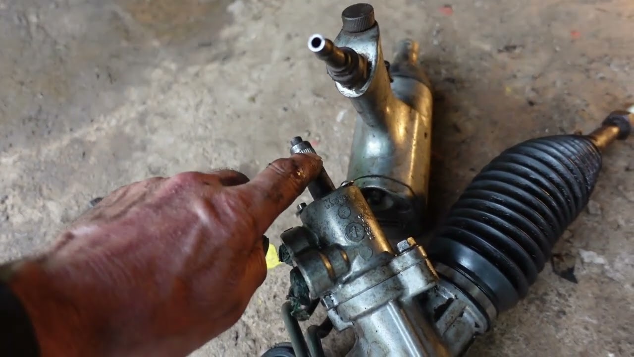 Mitsubishi L200 steering rack seal repair.