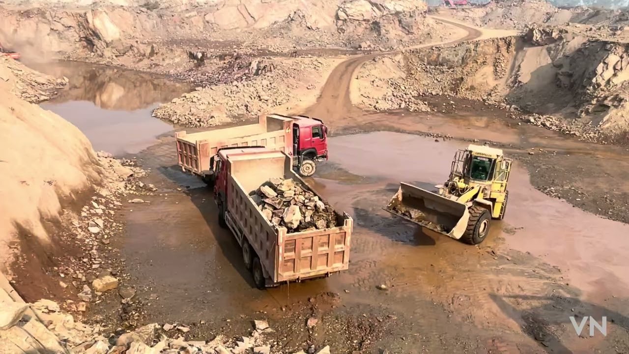 Dangerous Mountain Work 😱 | Heavy Machinery Stone Loadin