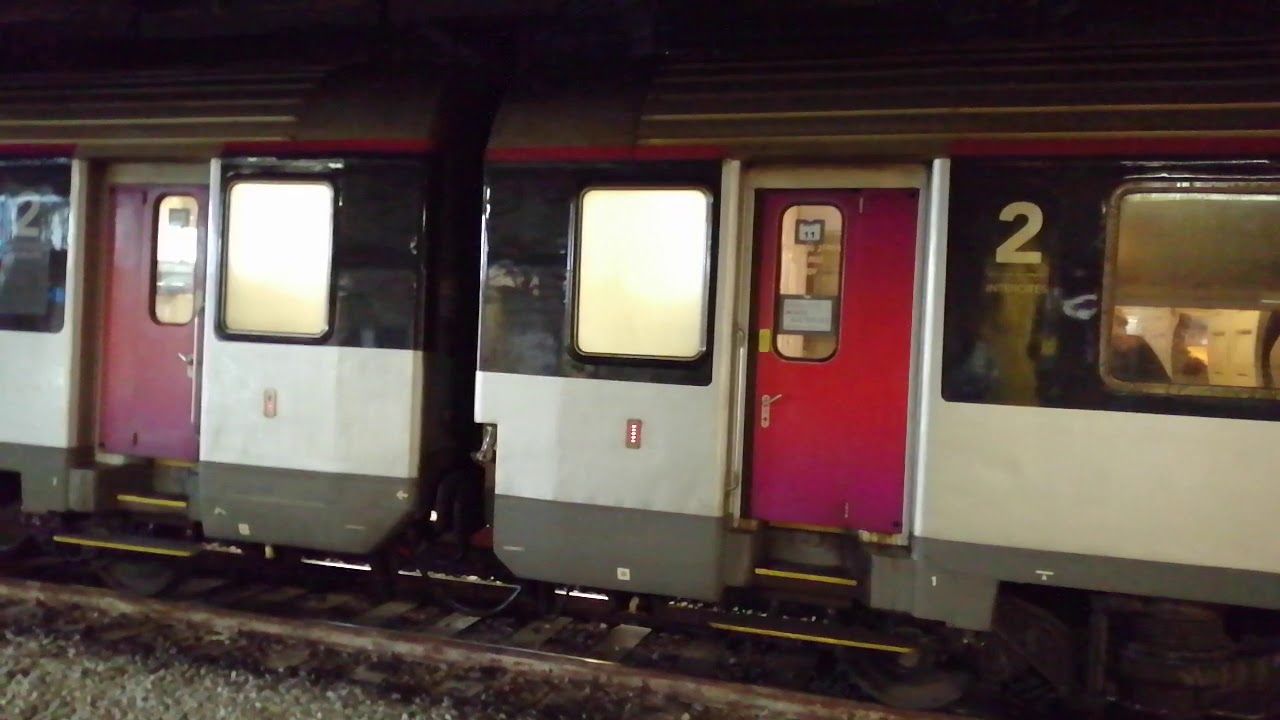 Gare de Limoges avec l'intercités tracté par la BB26000 à destination de Paris Austerlitz