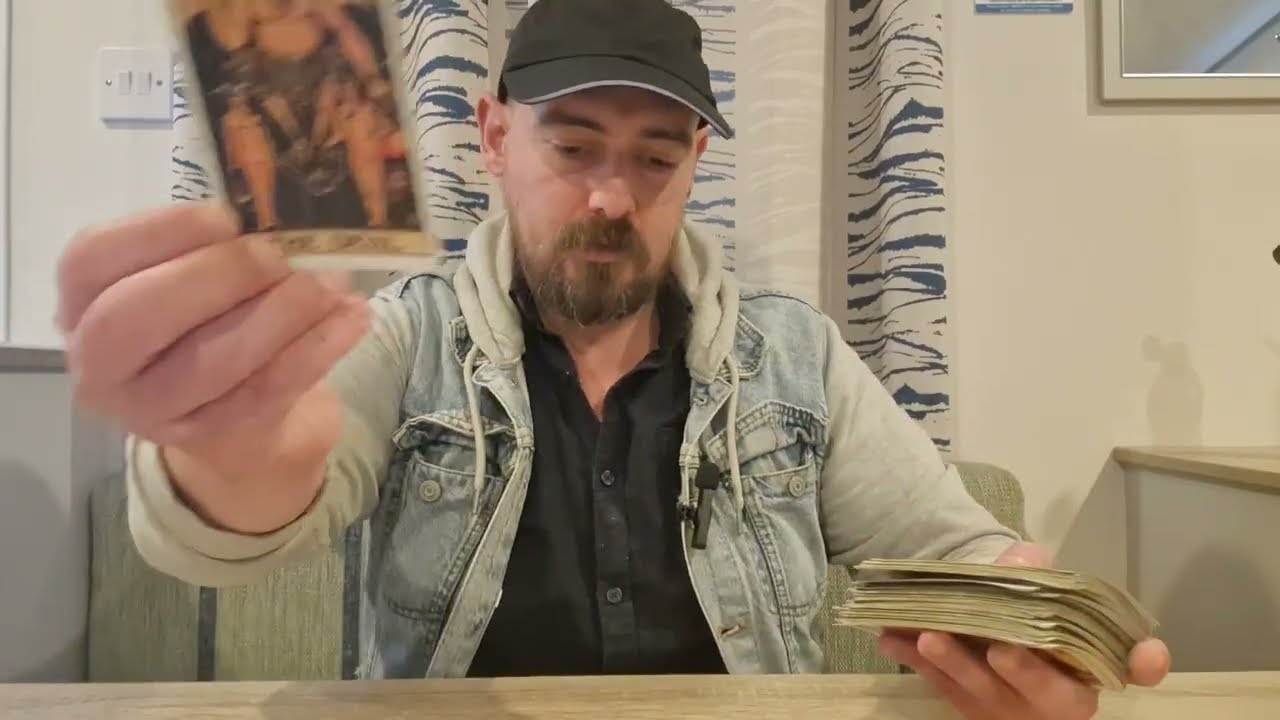 Близнецы, БЛИЗНЕЦЫ! НАМ НУЖНО ПОГОВОРИТЬ ОБ ЭТОМ ЧЕЛОВЕКЕ!! | Октябрь 2025 Люблю читать