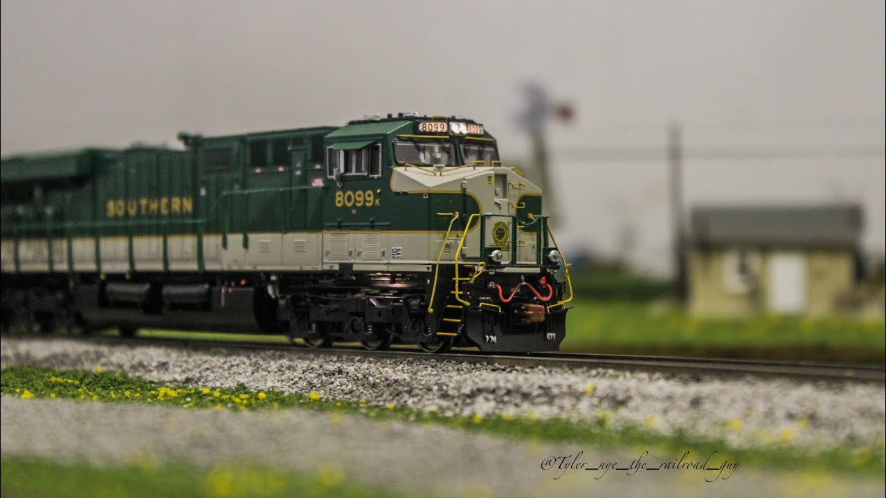 HO Norfolk Southern Scale Trains ES44AC 8099 (Southern) Review!