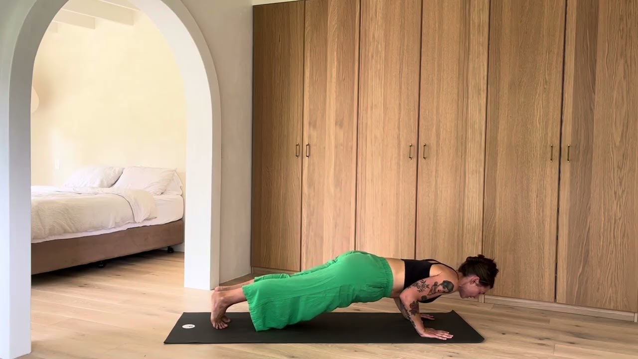 18 min Yoga: Energy Boost Flow