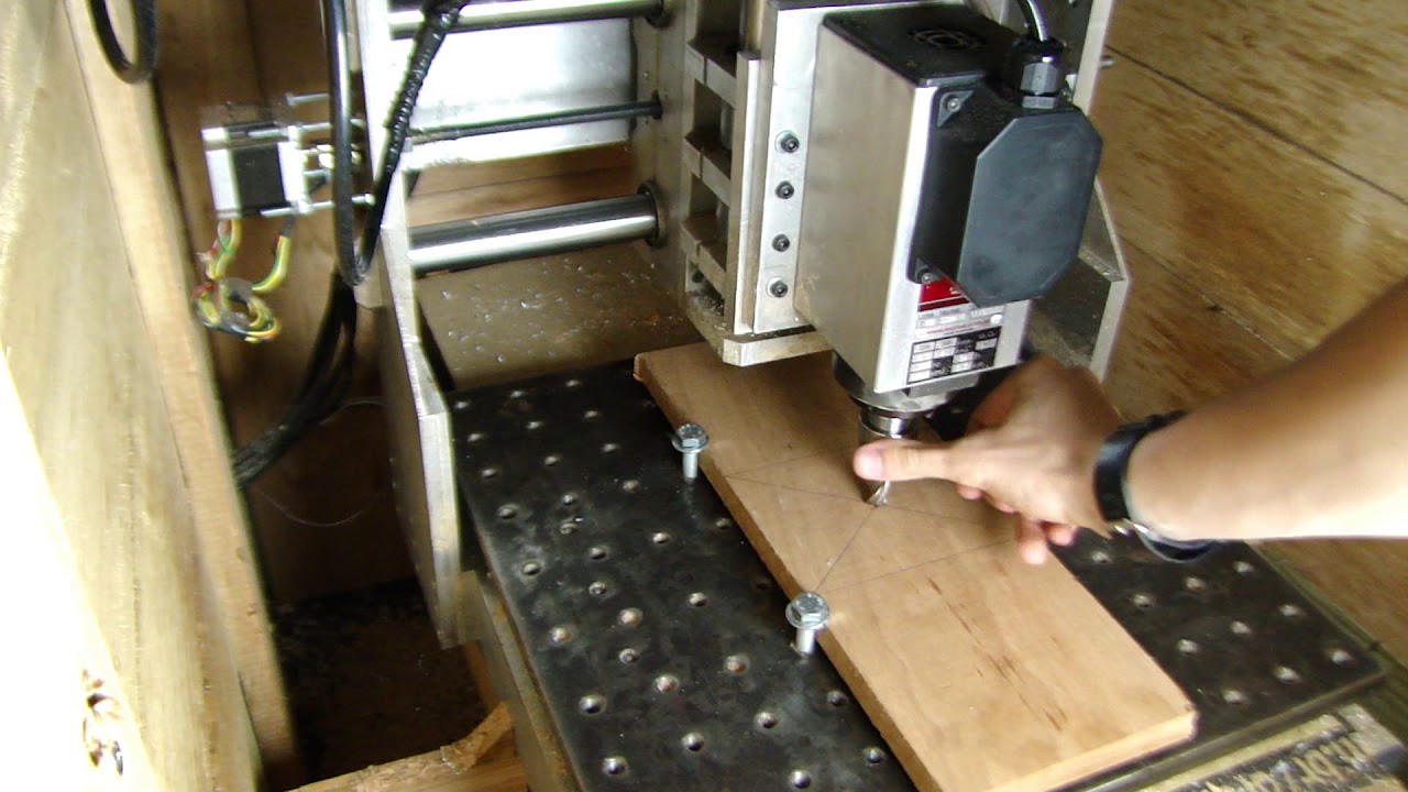 Teste Spindle Tecmaf Usinando Madeira