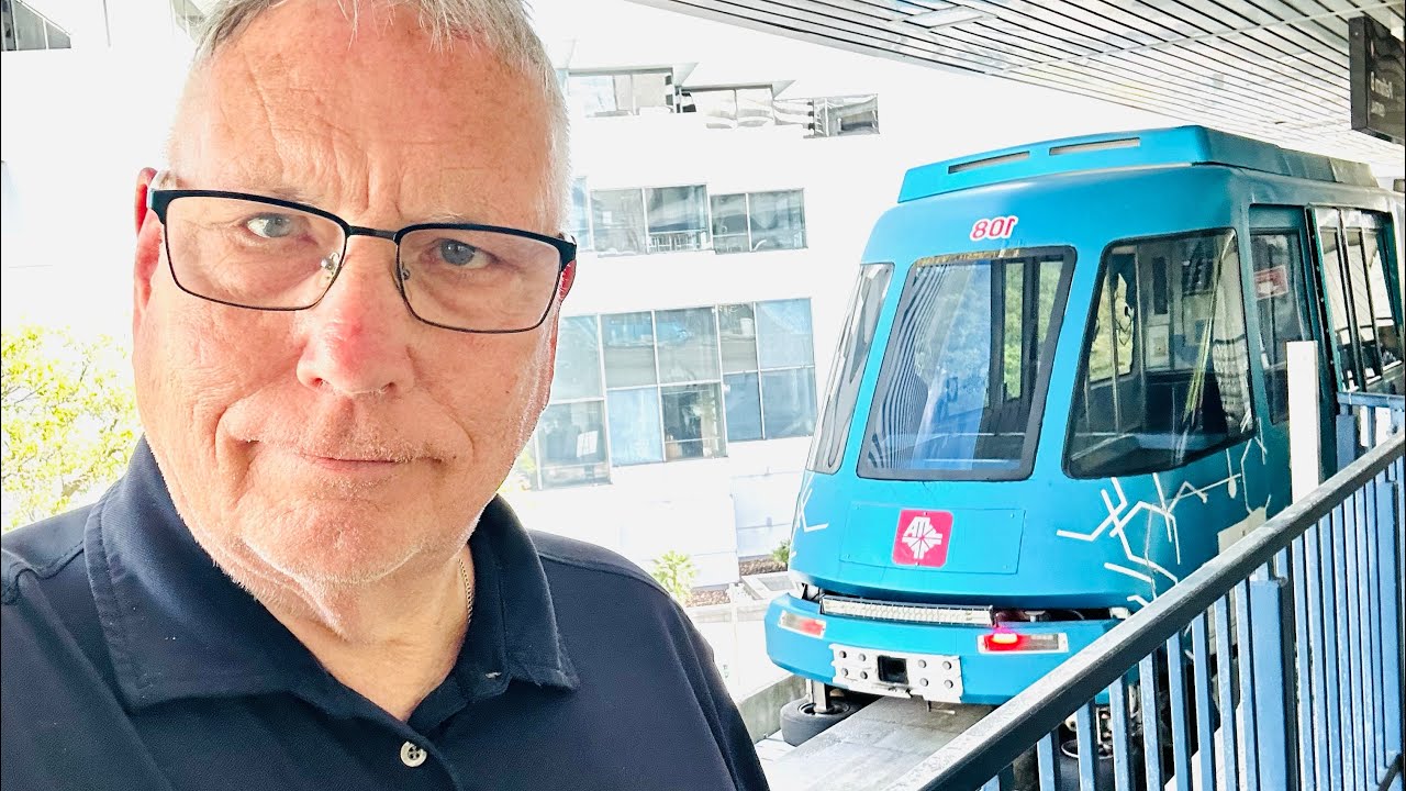 Taking a ride on the Jacksonville Skyway People Mover 