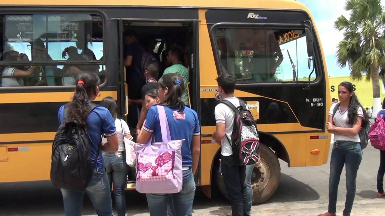 TRANSPORTE ESCOLAR SUPER LOTADO - LIVRAMENTO/BA