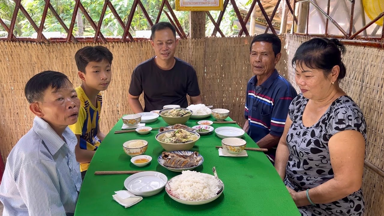 Gà Hầm Măng Cá Chiên Giòn Bữa Cơm Đơn Giản Mà Ngon /at6n