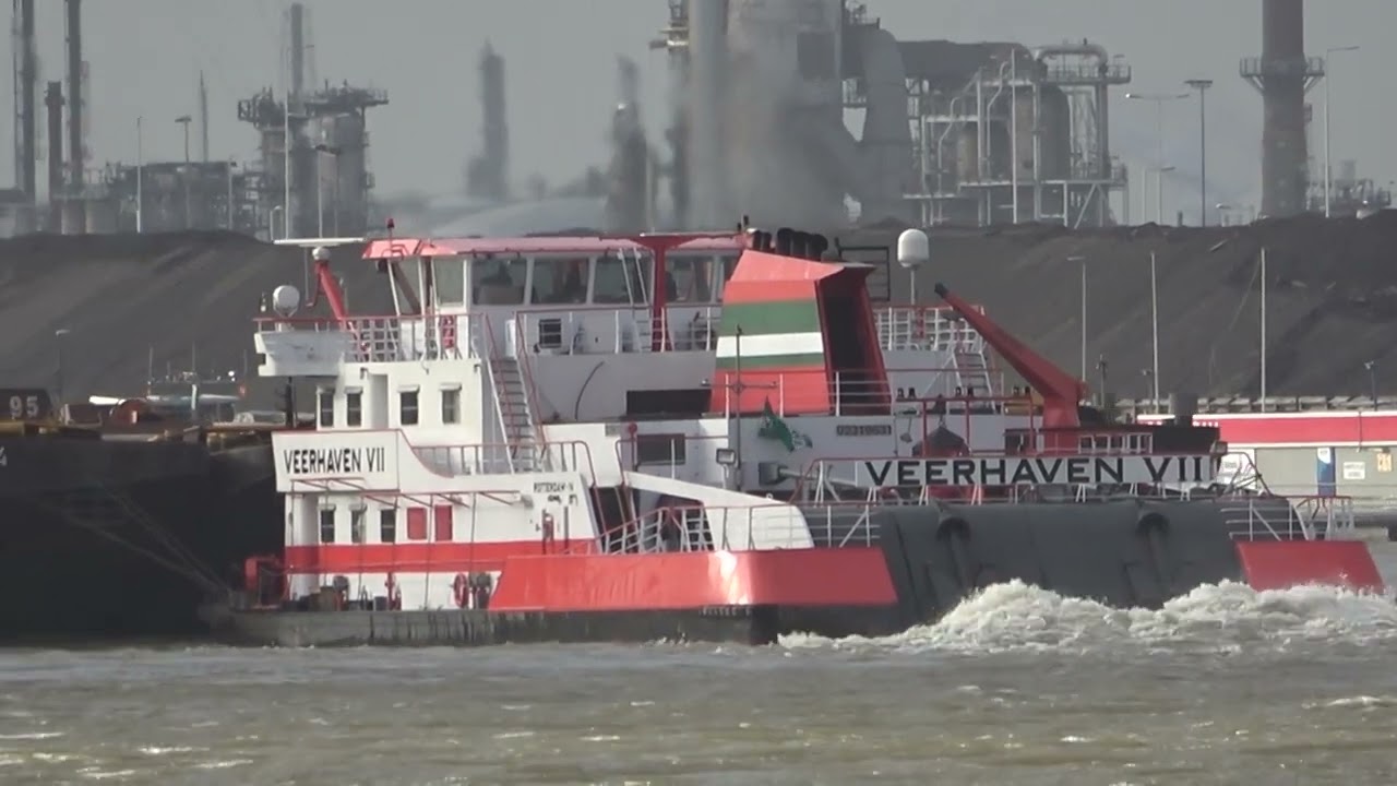 VEERHAVEN VII in Storm FRANKLIN Oude Maas Hoogvliet Rotterdam.